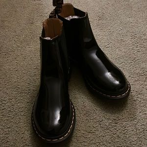 Dr Martens Chelsea Black patent lamper